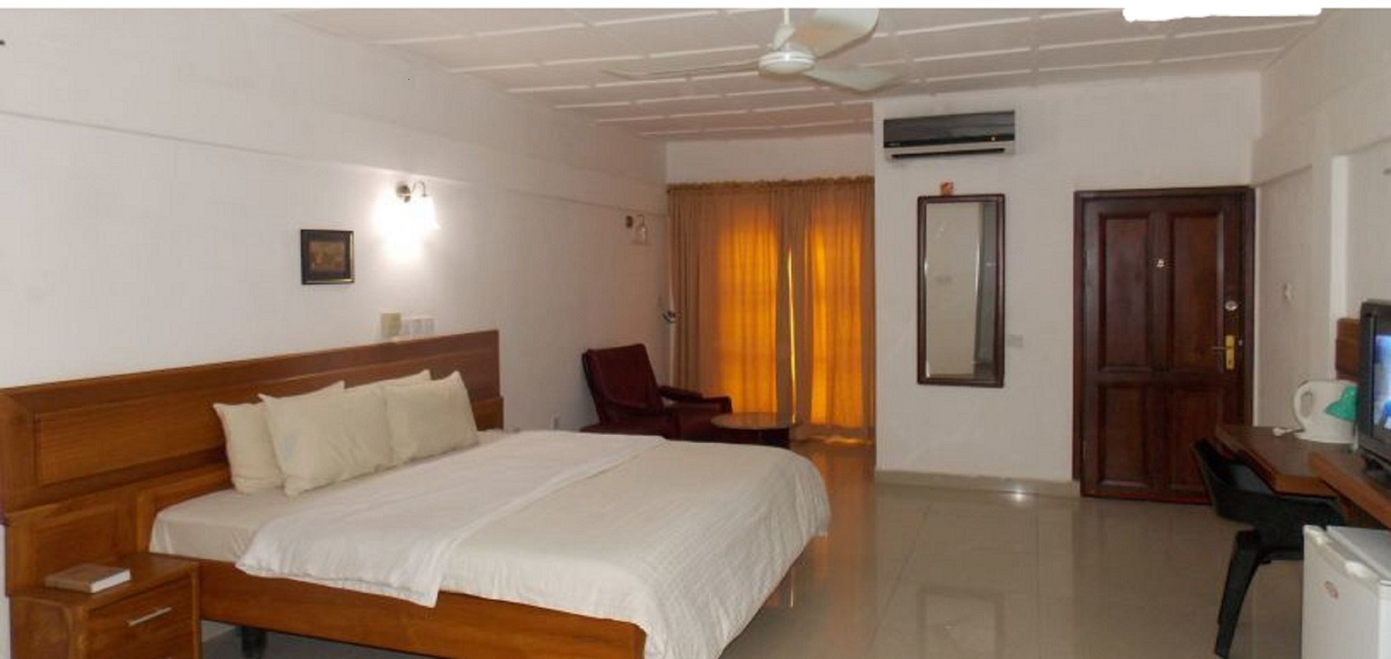 Whispering Palms Resort Magbon Bagian luar foto
