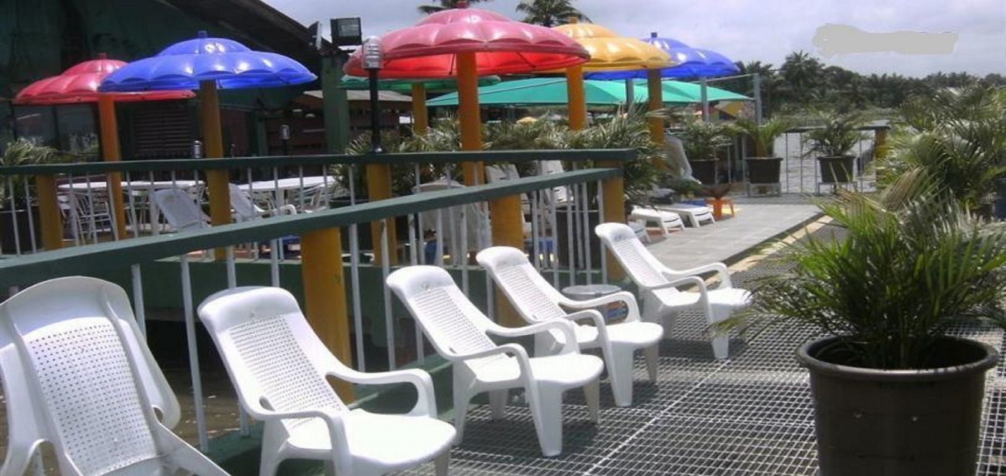Whispering Palms Resort Magbon Bagian luar foto